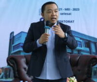Jika hanya menjadi penonton saja dan jika dengan banyaknya orang baik tidak ikut andil dan berpartisipasi dalam arena politik di setiap fase, personal dan lembaga formal, maka ruang perubahan perbaikan dan pembangunan umat, daerah, bangsa dan negara, akan diisi oleh orang-orang yang berkelakuan tidak baik atau buruk