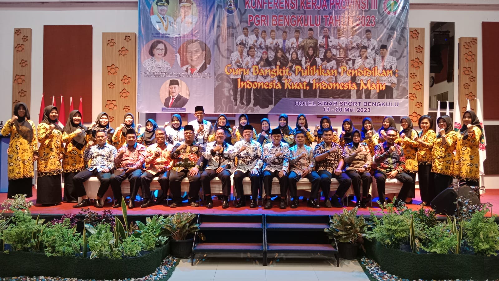 Tidak hanya menjadi evaluasi program namun ajang silahturahmi jajaran PGRI se-Provinsi Bengkulu, di samping itu pula menyusun program yang jitu ke depan
