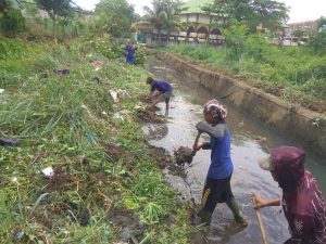 Dinas PUPR Kota Bengkulu melakukan pemeliharaan rutin dengan normalisasi drainase-drainase di kota (Iraja/Irj021/MC)