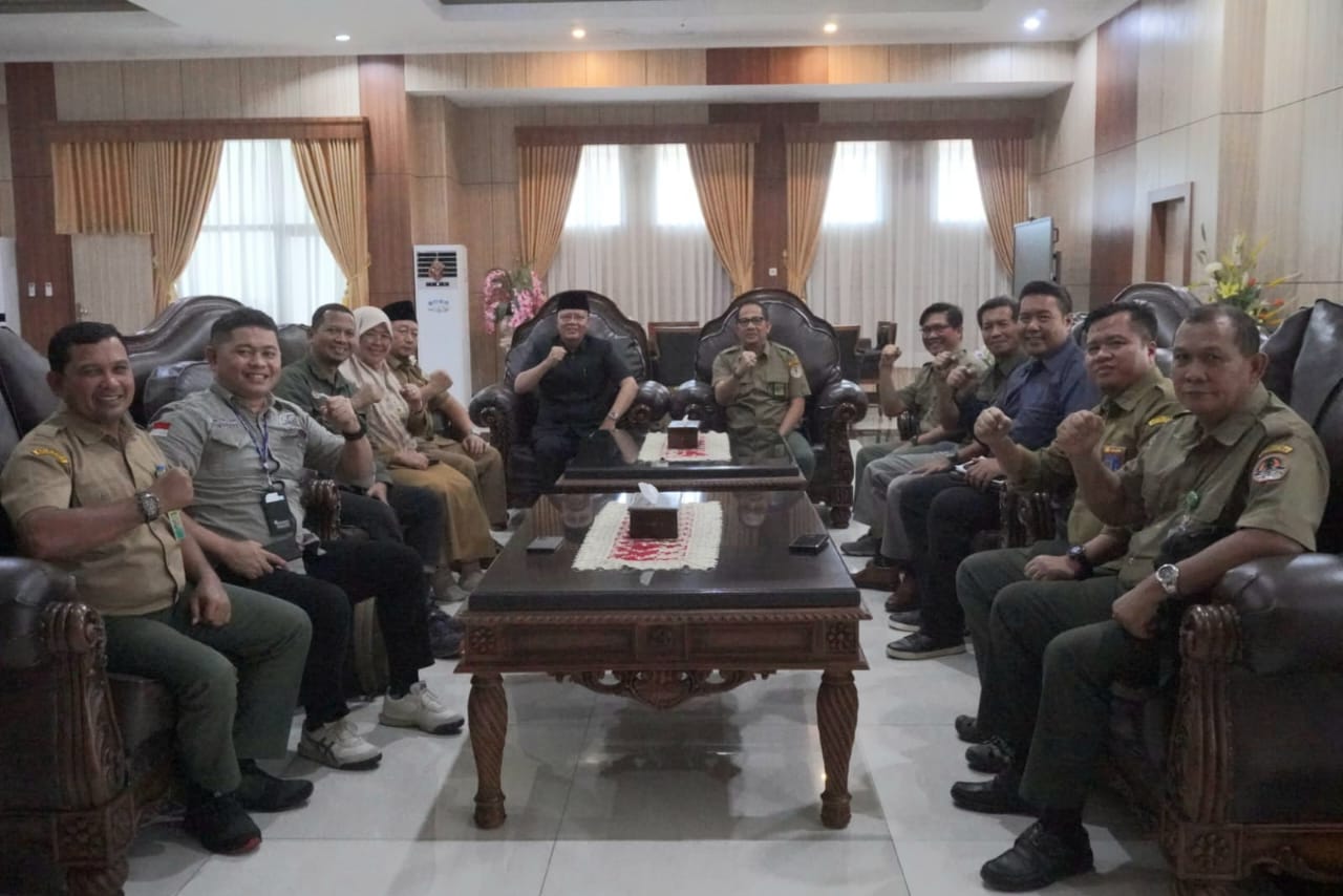Gubernur Rohidin usai terima audiensi Tim Ditjen KSDAE KemenLHK terkait Kolaborasi di Landscap Sebelat yang melibatkan multi pihak, di Ruang Kerja Gubernur Bengkulu