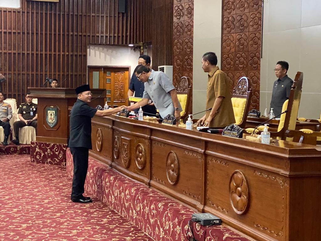 Dalam penyampaian LKPJ Tahun Anggaran 2022 ini, Gubenur Rohidin terlebih dahulu menyampaikan nota pengantar yang diawali dengan ringkasan target dan realisasi pendapatan daerah Provinsi Bengkulu Tahun Anggaran 2022.