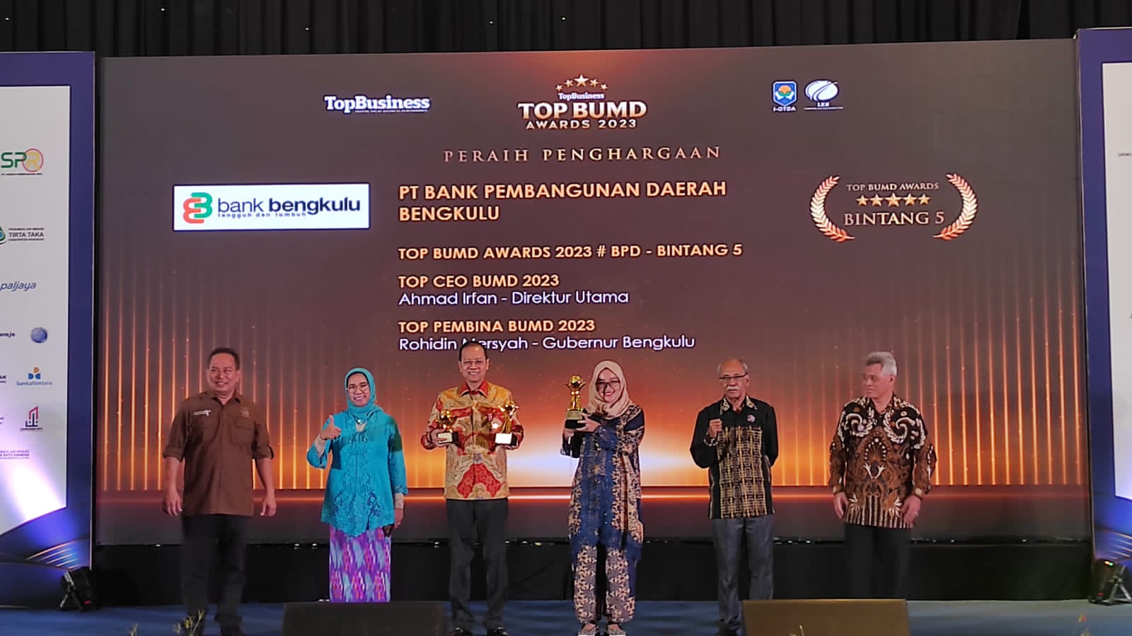PT Bank Pembangunan Daerah Bengkulu (Bank Bengkulu) dipimpin oleh seorang direktur utama baru. Adalah Ahmad Irfan, seorang yang tidak asing lagi di industri perbankan yang juga mantan Direktur Utama Bank BJB, yang merupakan salah satu bank pembangunan daerah besar di Tanah Air.