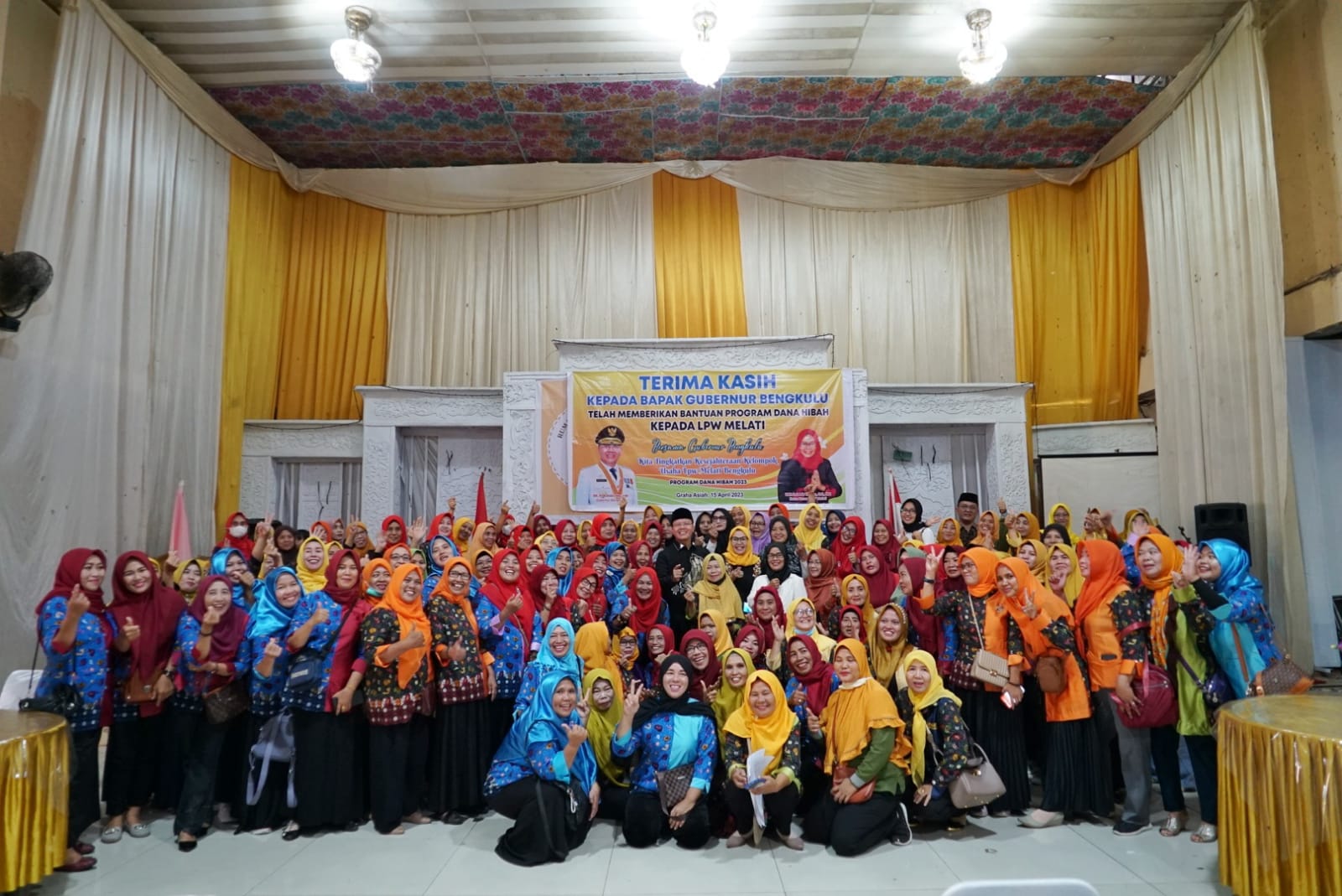 Ia pun mengapresi ibu Wehelmi Ade Tarigan selaku ketua LPW Melati, yang mampu membina perempuan-perempuan Bengkulu dalam mengahasilkan produk-produk UMKM yang berkualitas dan punya daya saing.