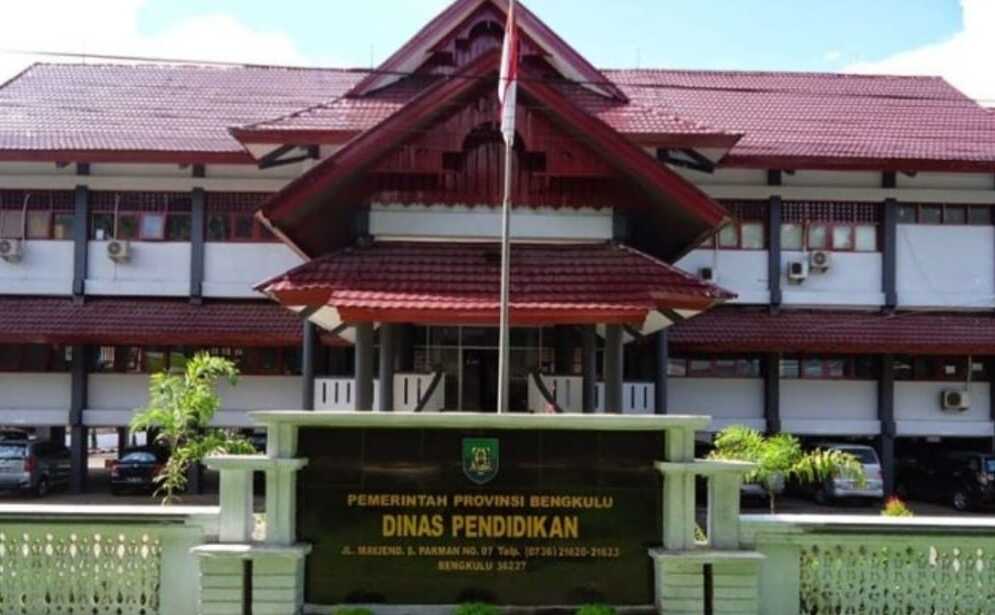 Saya mendapatkan laporan dimana dana sertifikasi guru untuk SMA/SMK belum cair, yaitu dana sertifikasi Tri Wulan (TW) 2 tahun 2023, bahkan ada juga yang TW 1 lalu belum cair.